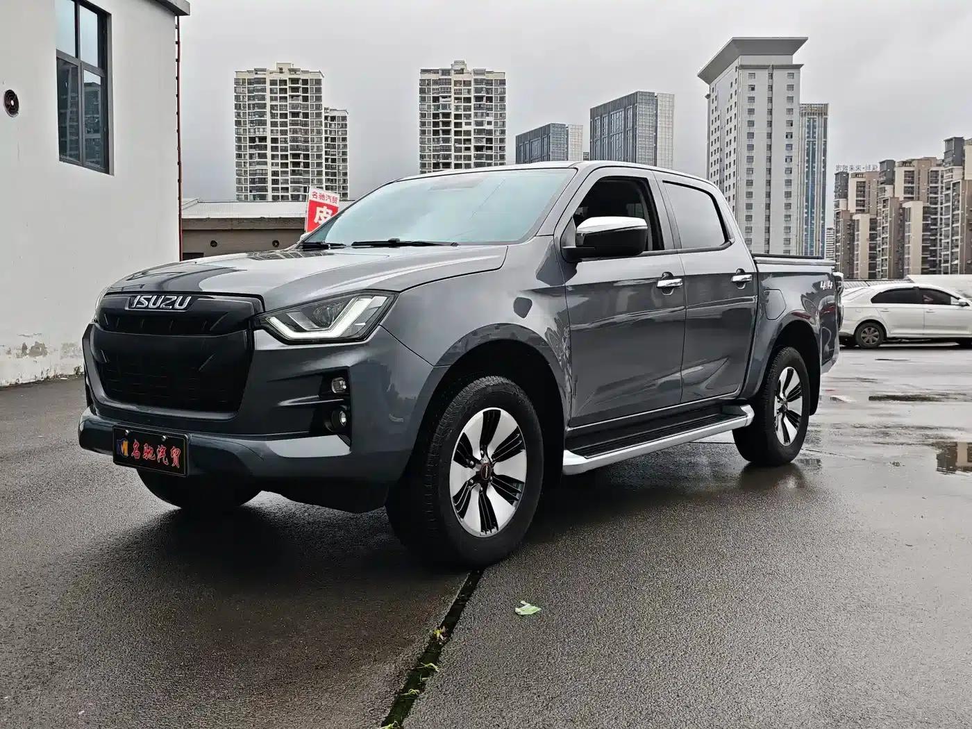 D-MAX 2023 1.9T Automatic 4WD V-CROSS Leading Edition — миниатюра 3