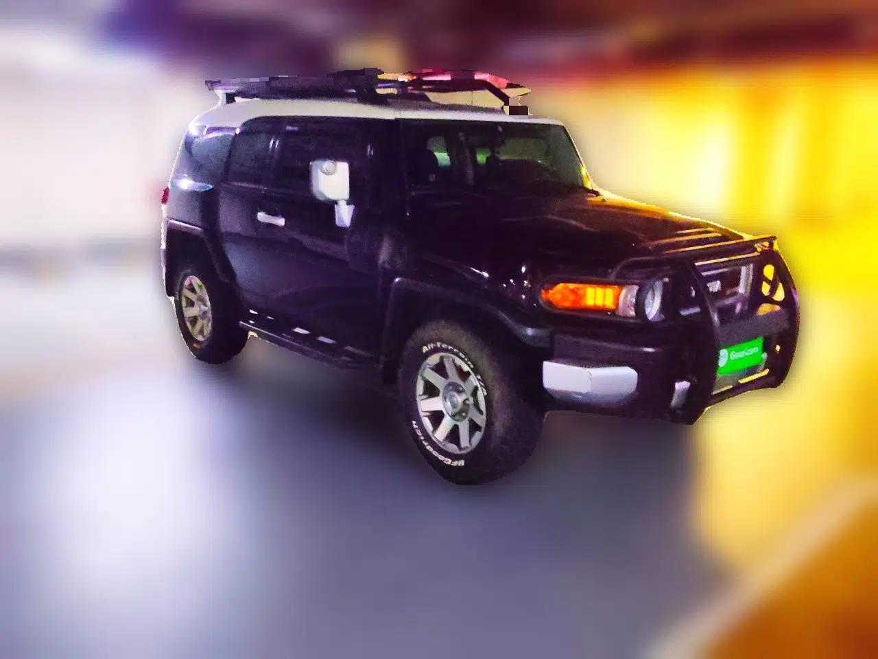 Toyota FJ Cruiser 2011 4.0L — миниатюра 3