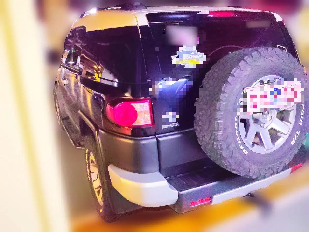 Toyota FJ Cruiser 2011 4.0L — миниатюра 4