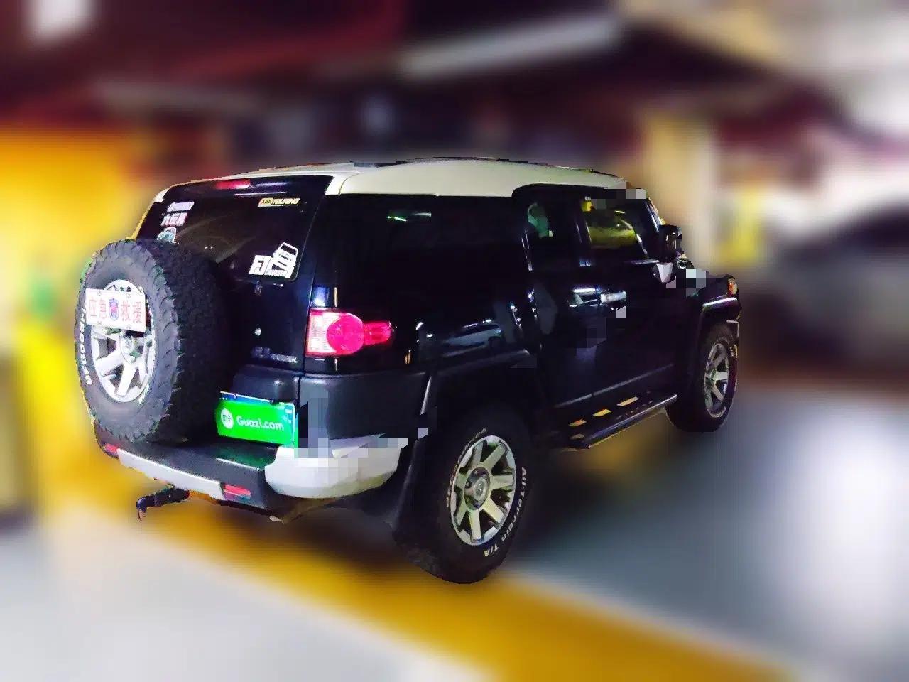 Toyota FJ Cruiser 2011 4.0L — миниатюра 6