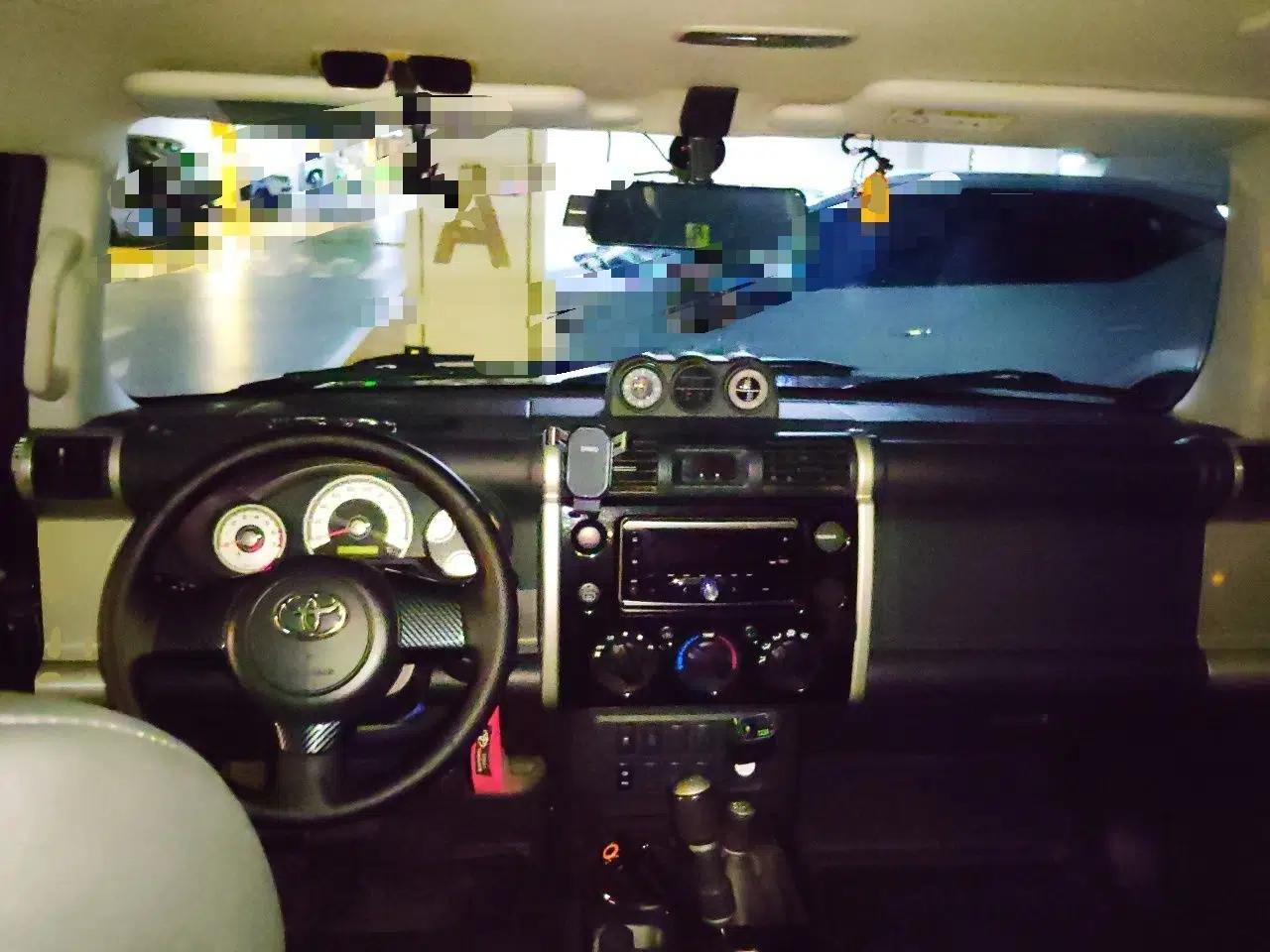Toyota FJ Cruiser 2011 4.0L — миниатюра 9