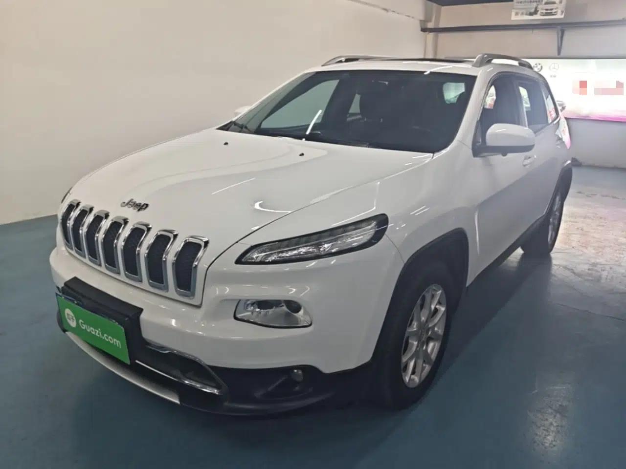 Jeep Cherokee 2017 2.4L Leading Smart Edition — миниатюра 1