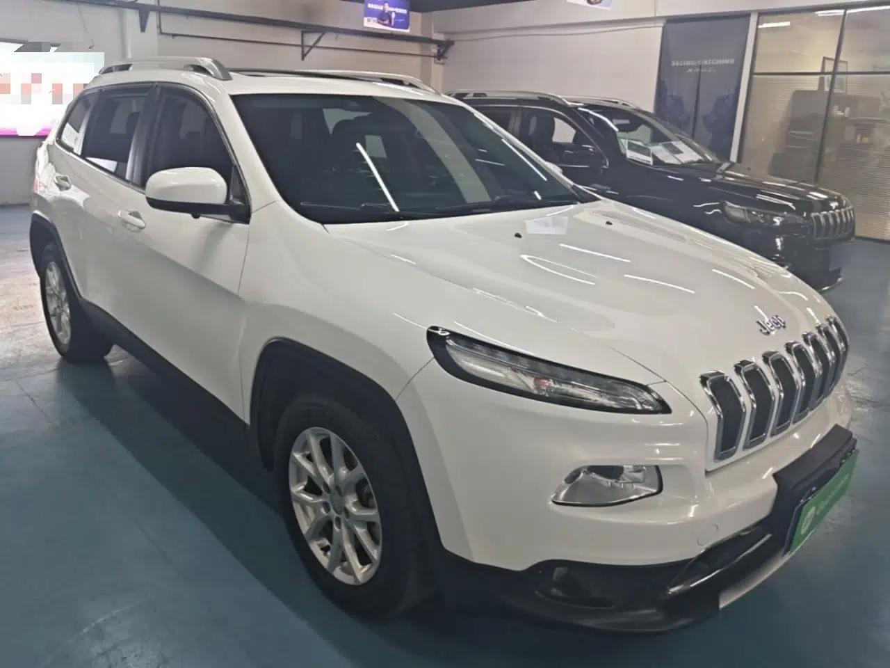 Jeep Cherokee 2017 2.4L Leading Smart Edition — миниатюра 12