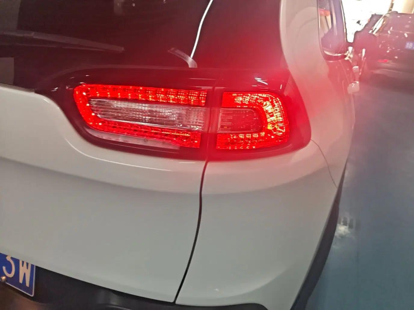 Jeep Cherokee 2017 2.4L Leading Smart Edition — миниатюра 14