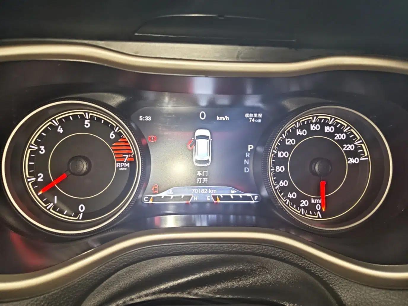 Jeep Cherokee 2017 2.4L Leading Smart Edition — миниатюра 19