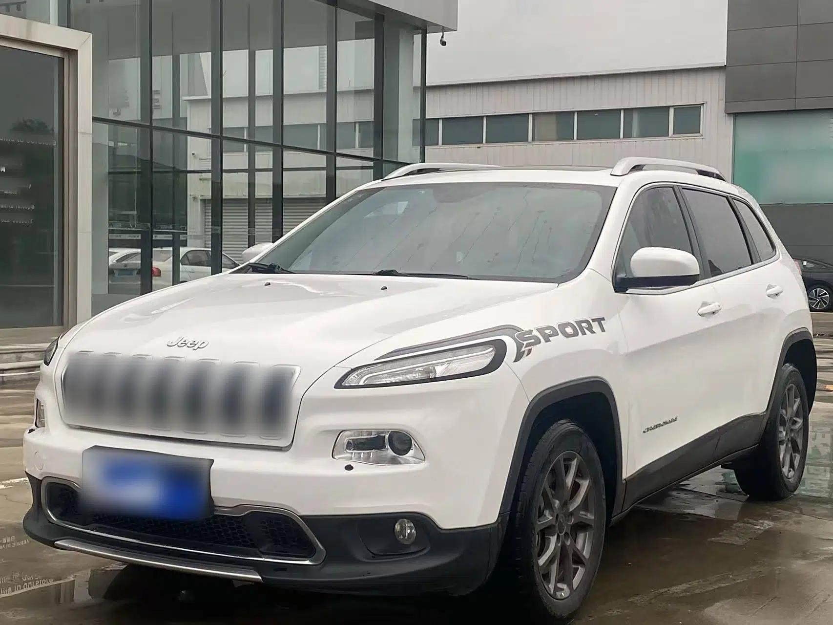 Jeep Cherokee 2020 2.0L Two-Wheel Drive Classic Sports Edition — миниатюра 1