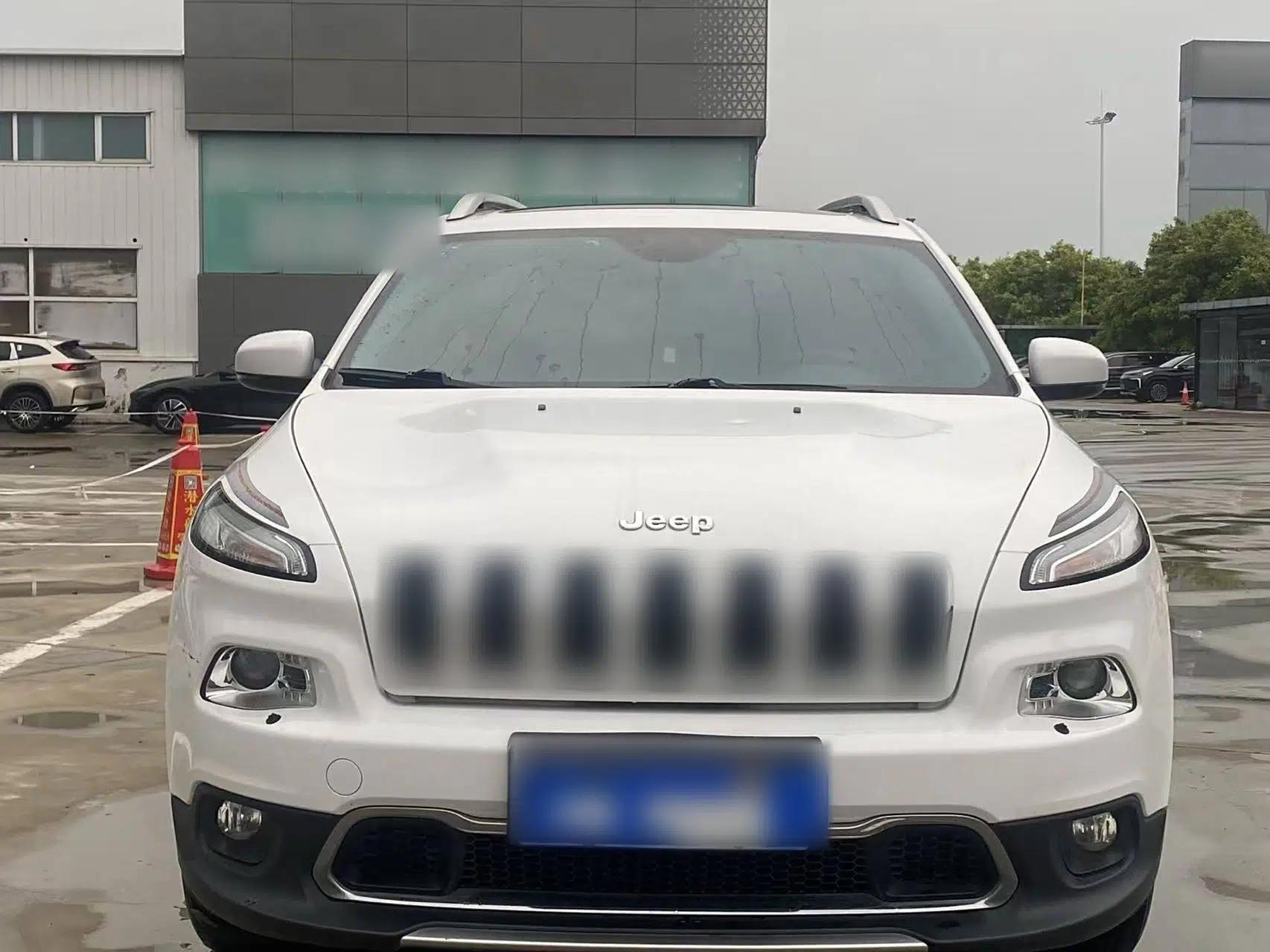 Jeep Cherokee 2020 2.0L Two-Wheel Drive Classic Sports Edition — миниатюра 2