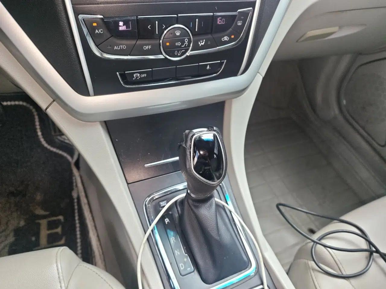 Geely Auto Emgrand 2016 Sedan 1.5L CVT Luxury Model — миниатюра 14
