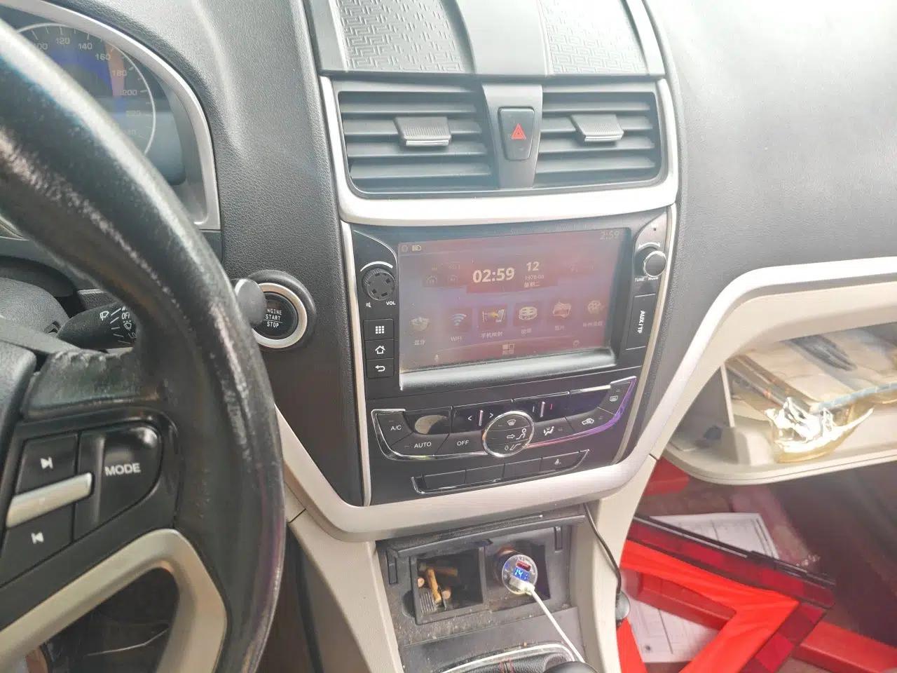 Geely Auto Emgrand 2015 Sedan 1.5L Manual - Top Trim Level — миниатюра 13