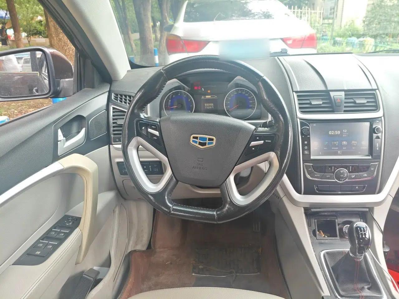Geely Auto Emgrand 2015 Sedan 1.5L Manual - Top Trim Level — миниатюра 10