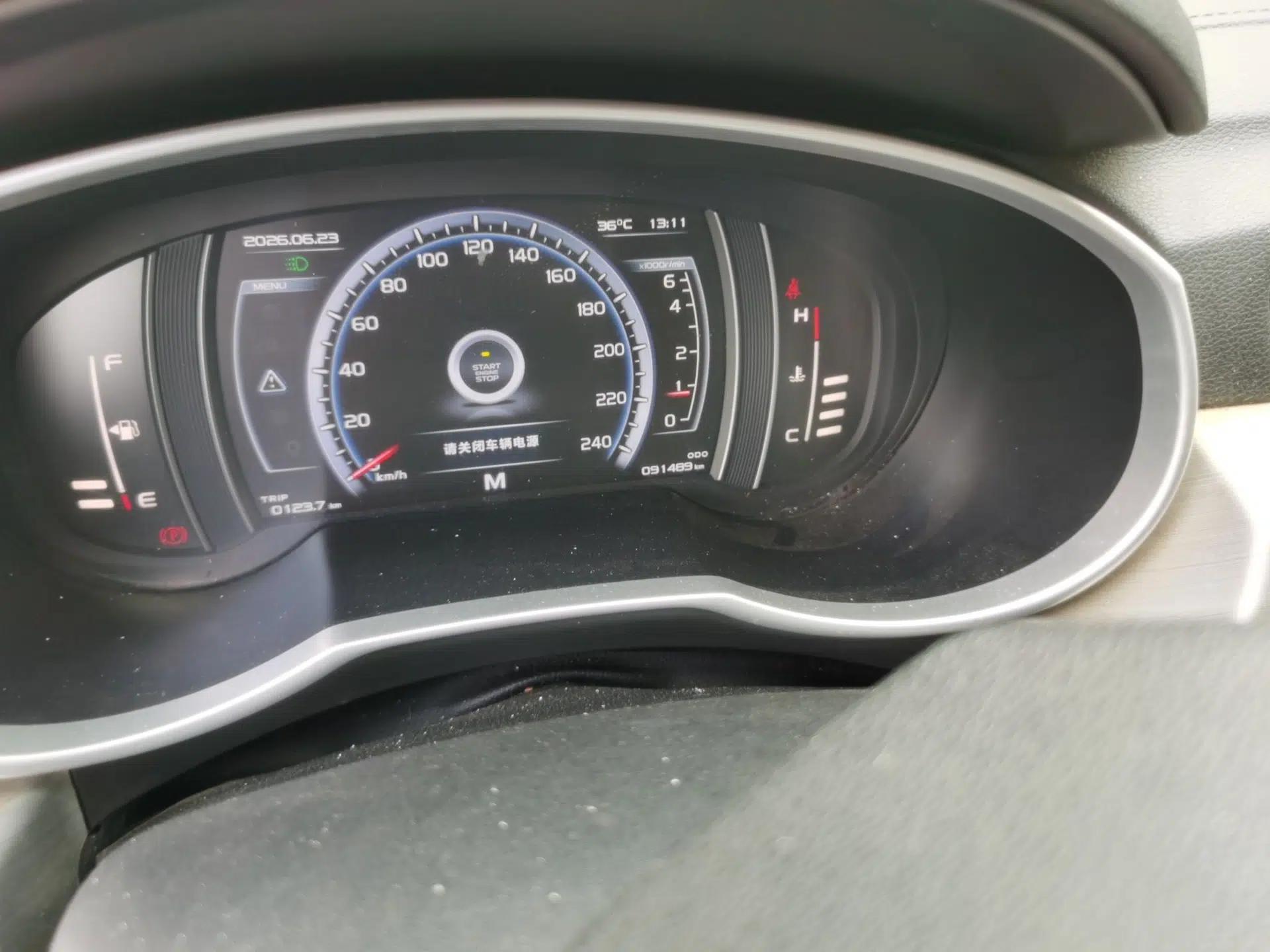 Geely Auto Emgrand X7 Sport 2016 2.0L Manual ZhiShang Version — миниатюра 12