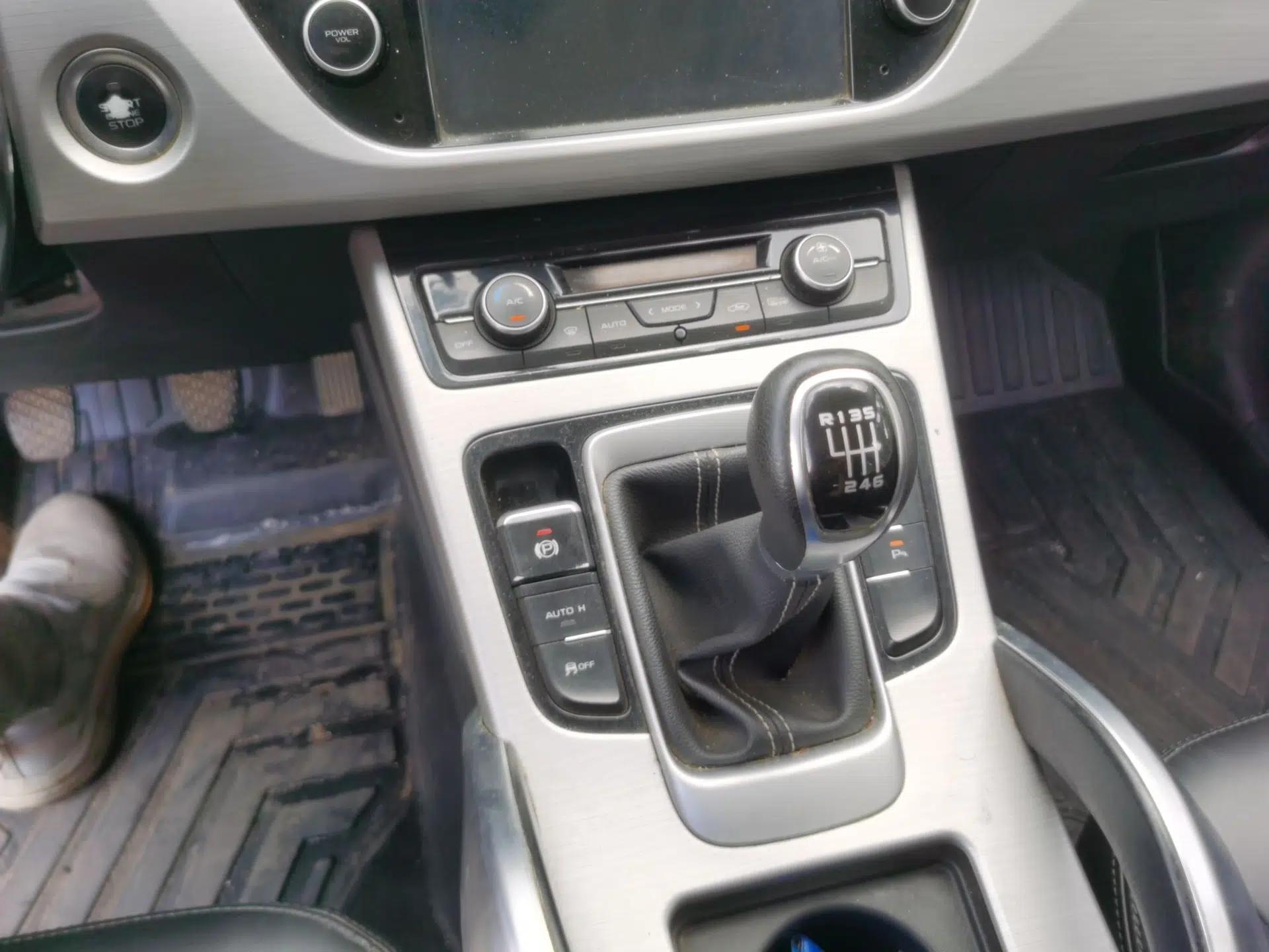 Geely Auto Emgrand X7 Sport 2016 2.0L Manual ZhiShang Version — миниатюра 14