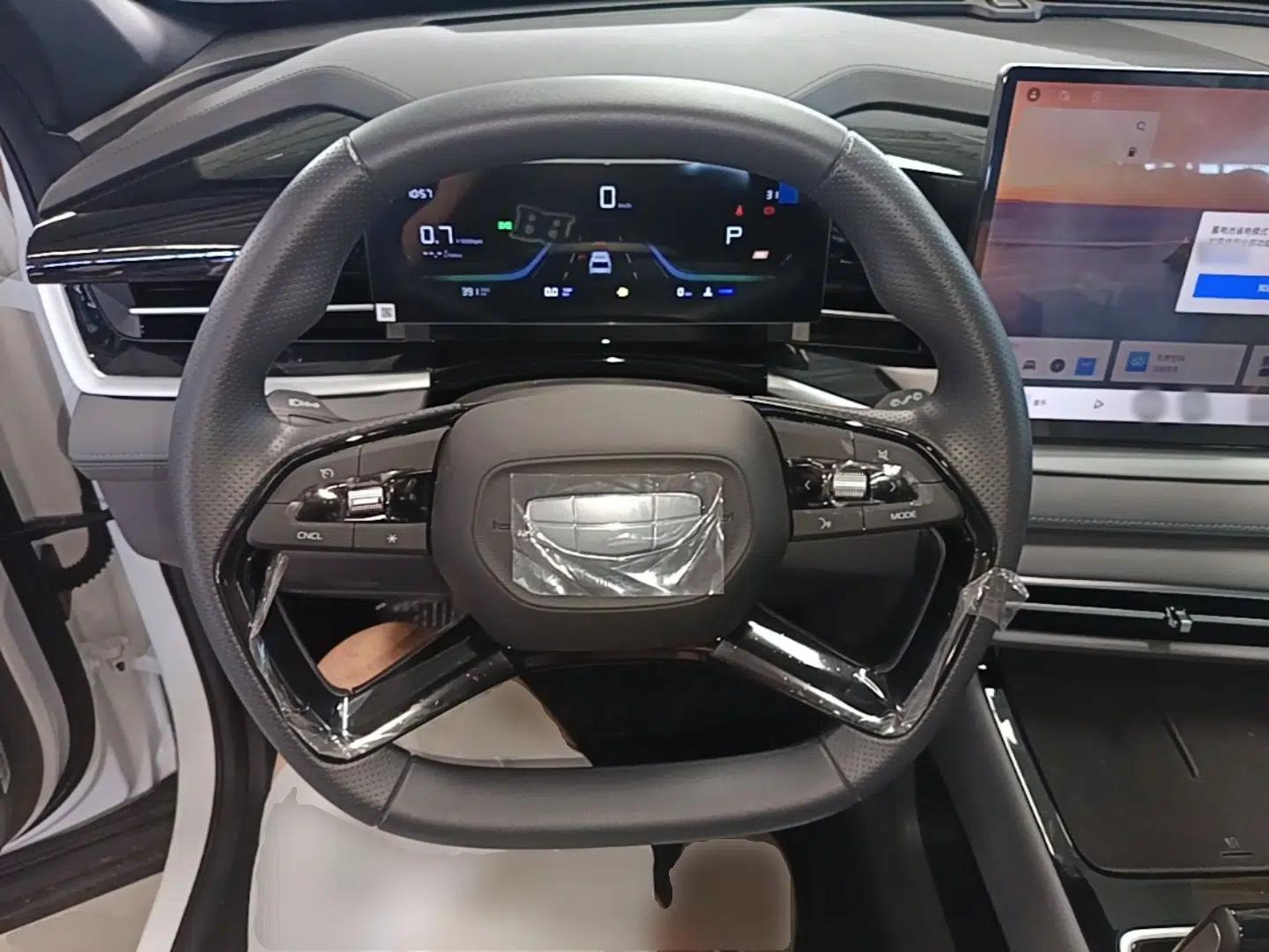 Geely Auto Emgrand X7 Sport 2026 Model 1.5TD Aspirational — миниатюра 13