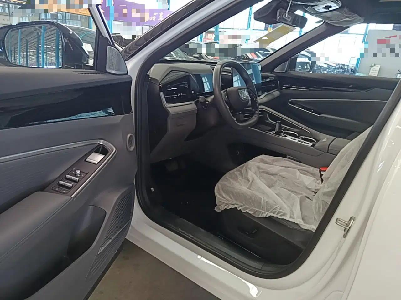 Geely Auto Emgrand X7 Sport 2026 Model 1.5TD Aspirational — миниатюра 18