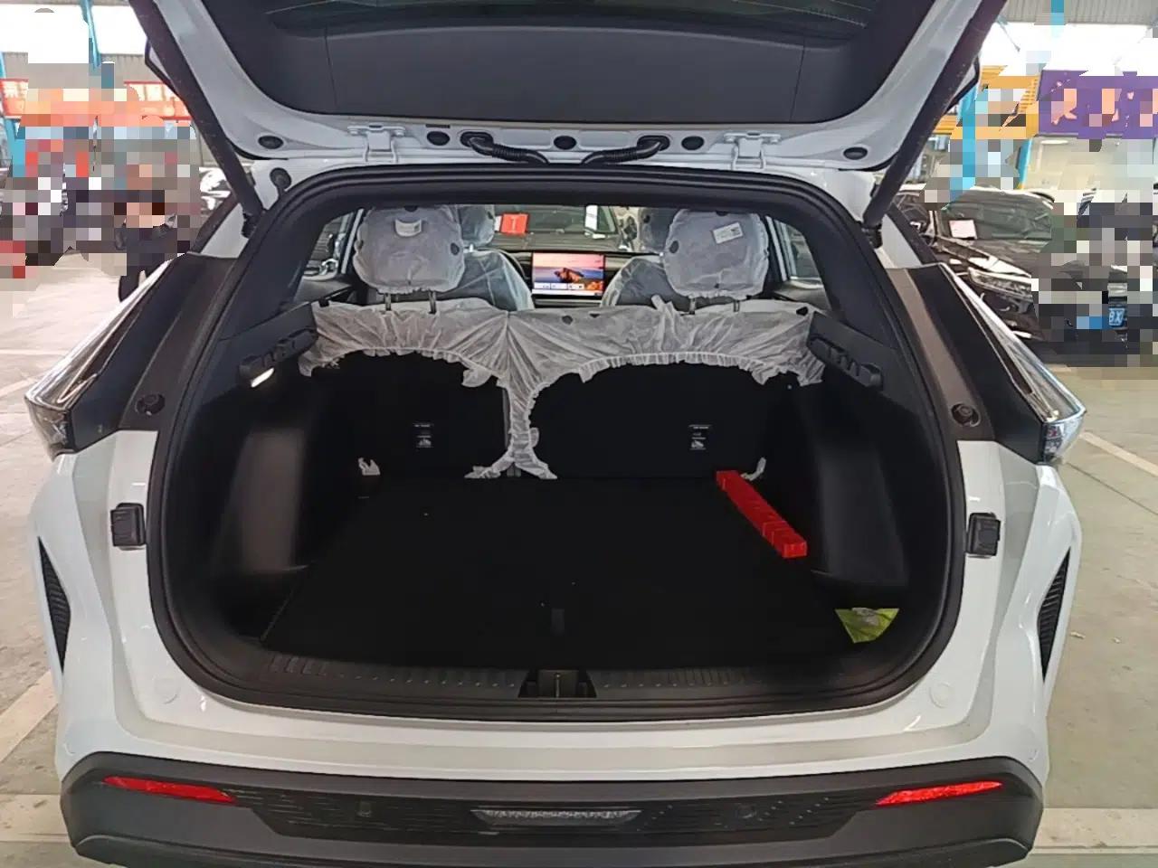 Geely Auto Emgrand X7 Sport 2026 Model 1.5TD Aspirational — миниатюра 22
