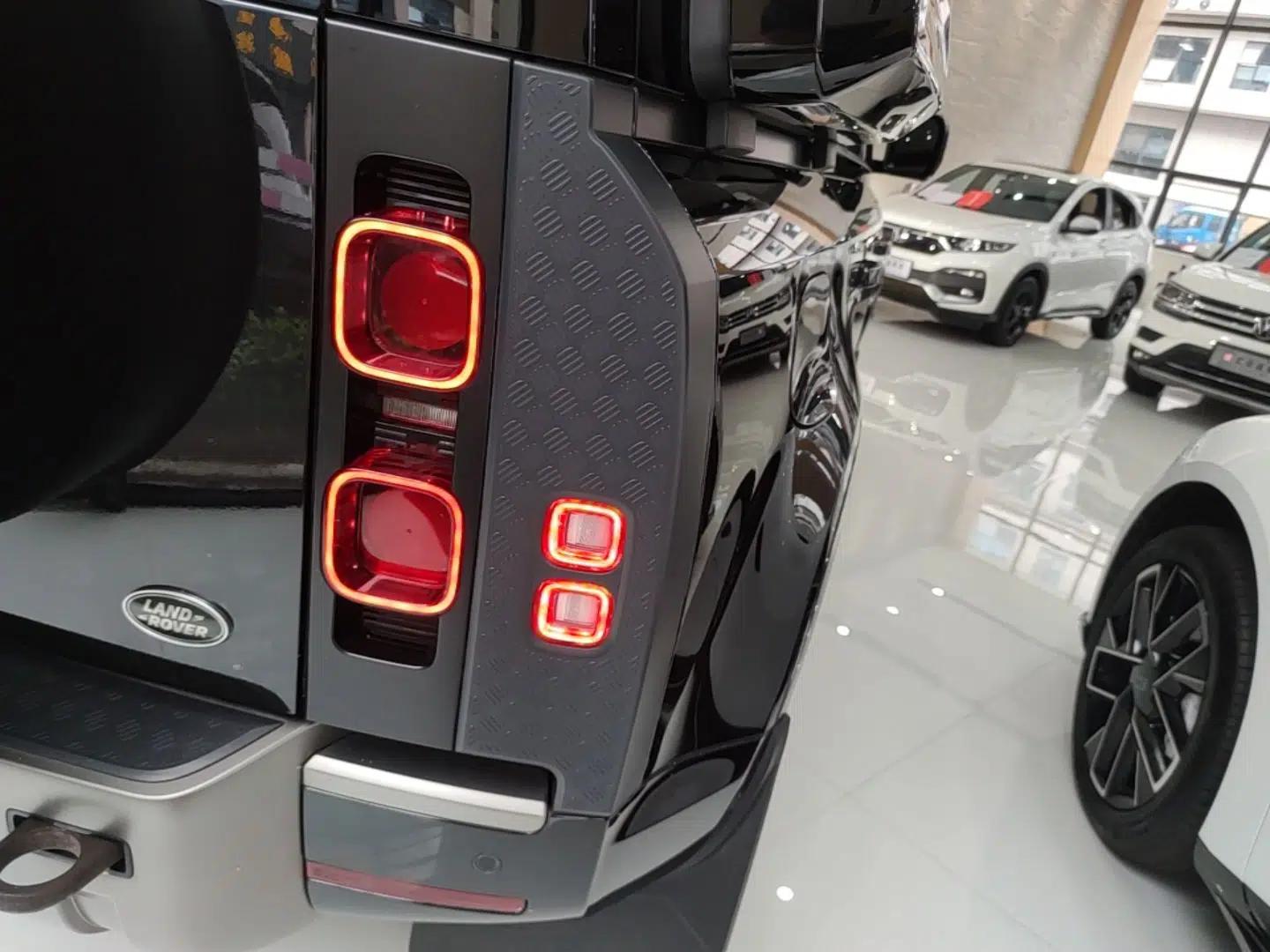 Land Rover Defender 2023 Facelift 110 3.0T P400 X-DYNAMIC HSE — миниатюра 9