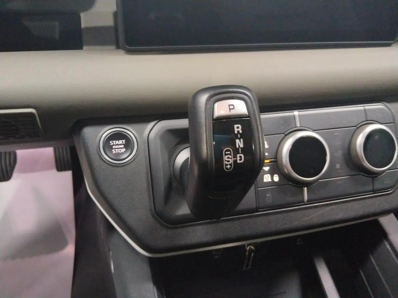 Land Rover Defender 2020 110 P400 Dark Special Edition — миниатюра 14