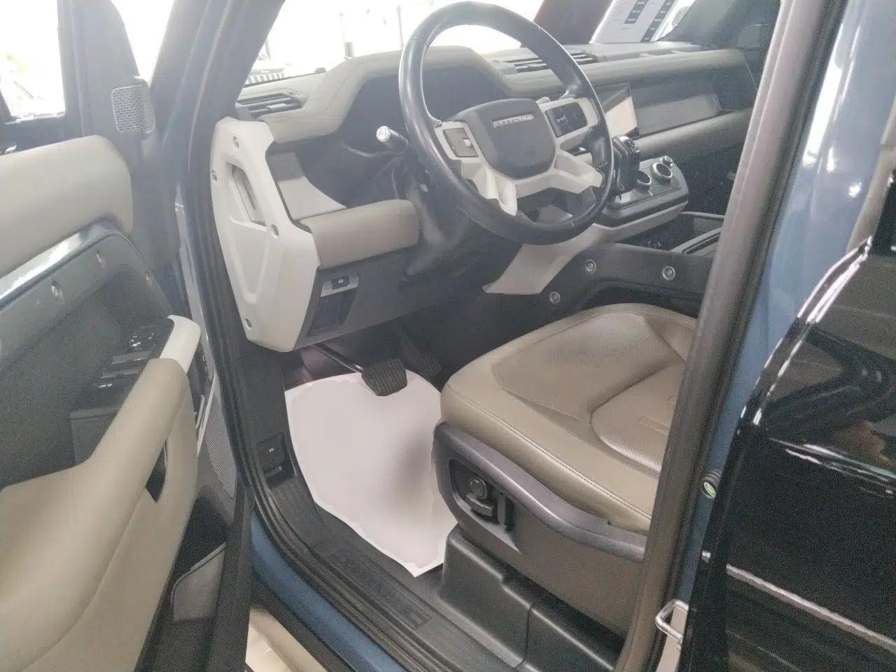 Land Rover Defender 2020 110 P400 Dark Special Edition — миниатюра 16