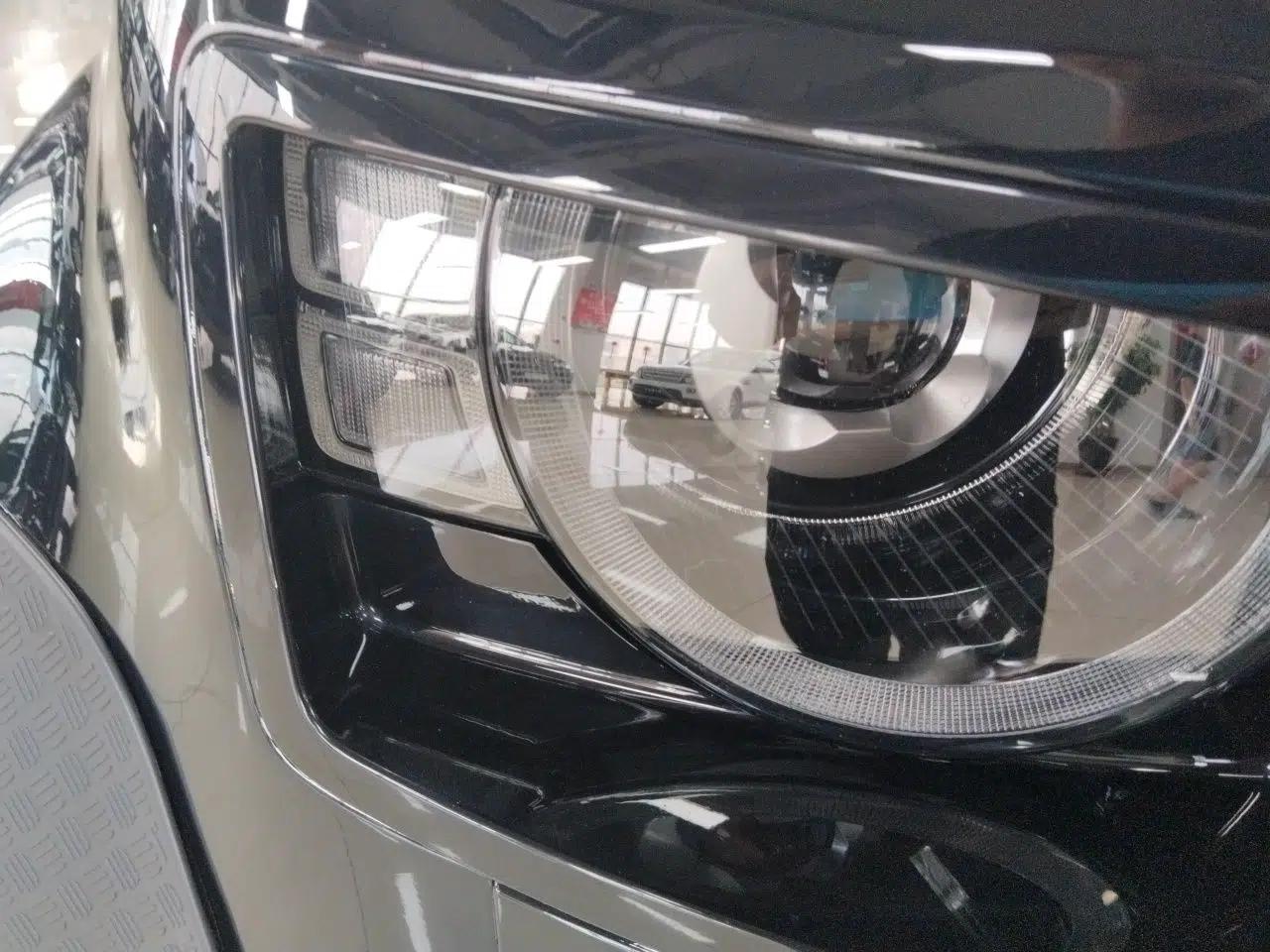 Land Rover Defender 2020 110 P400 Dark Special Edition — миниатюра 7