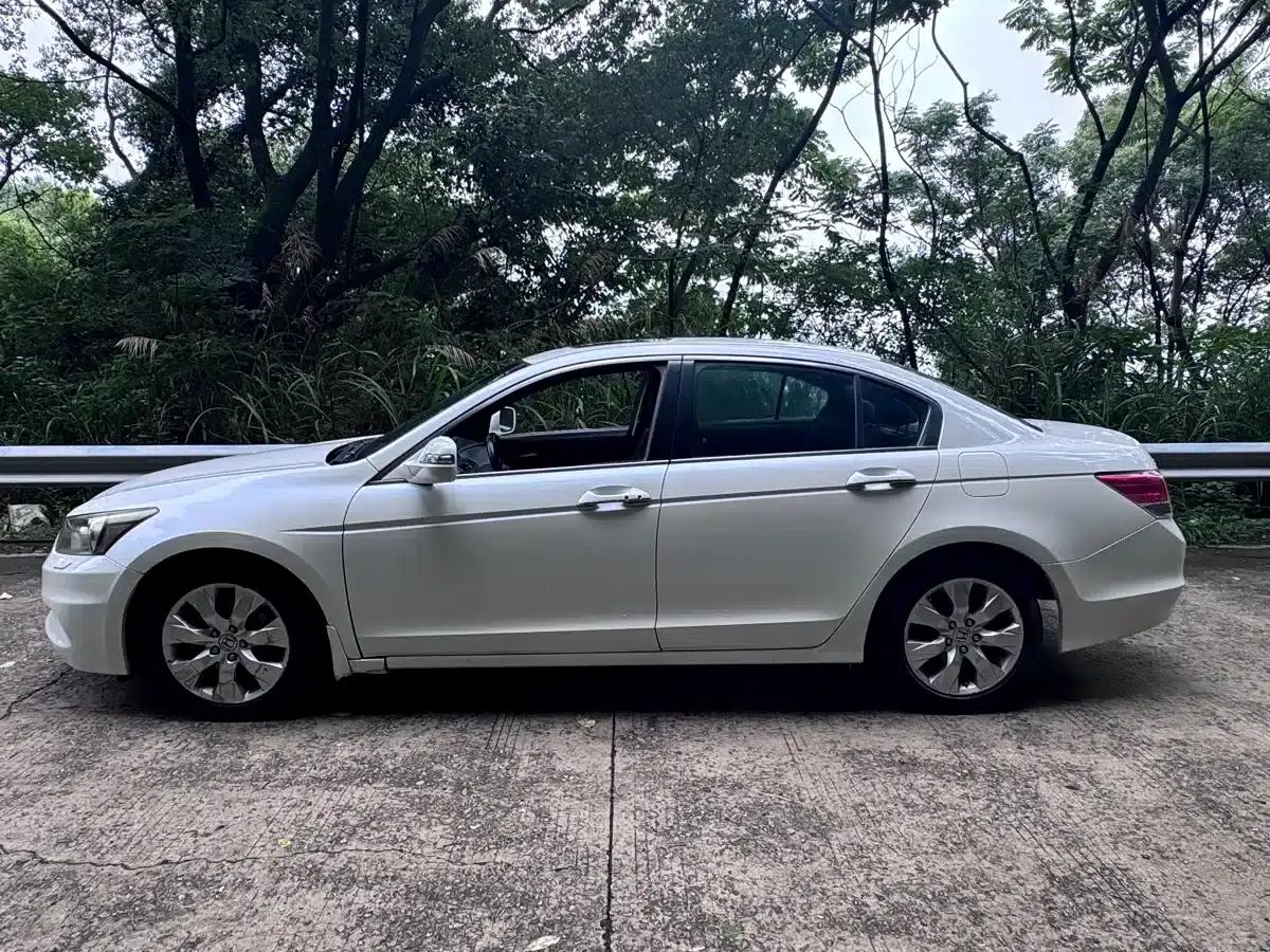 2012 Honda Accord 2.4L EXL Navi — миниатюра 3