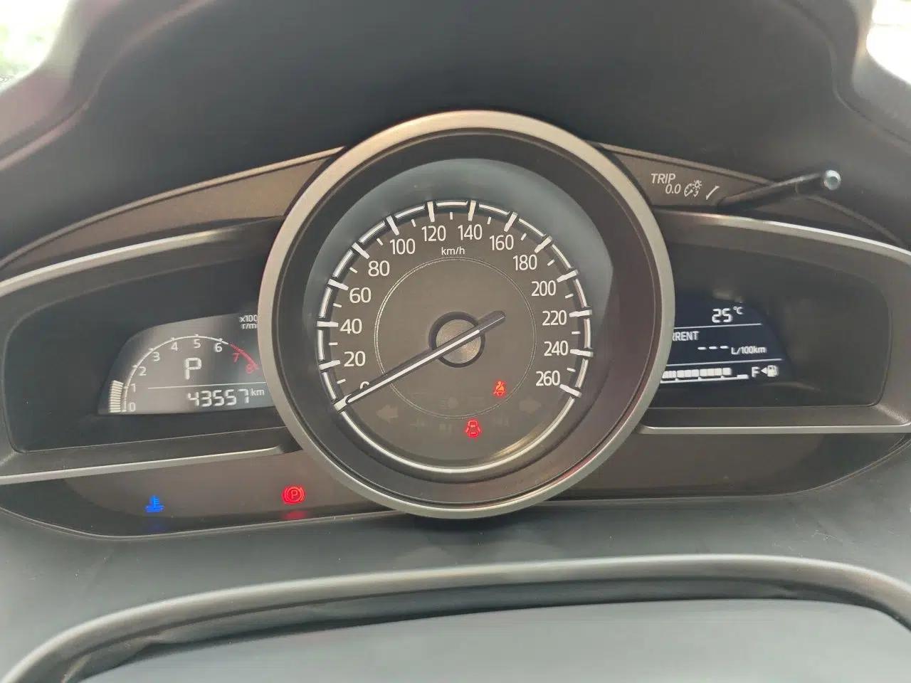 Mazda 3 Axela 2017 Sedan 1.5L Automatic Luxury Model Emission Standard China V — миниатюра 11