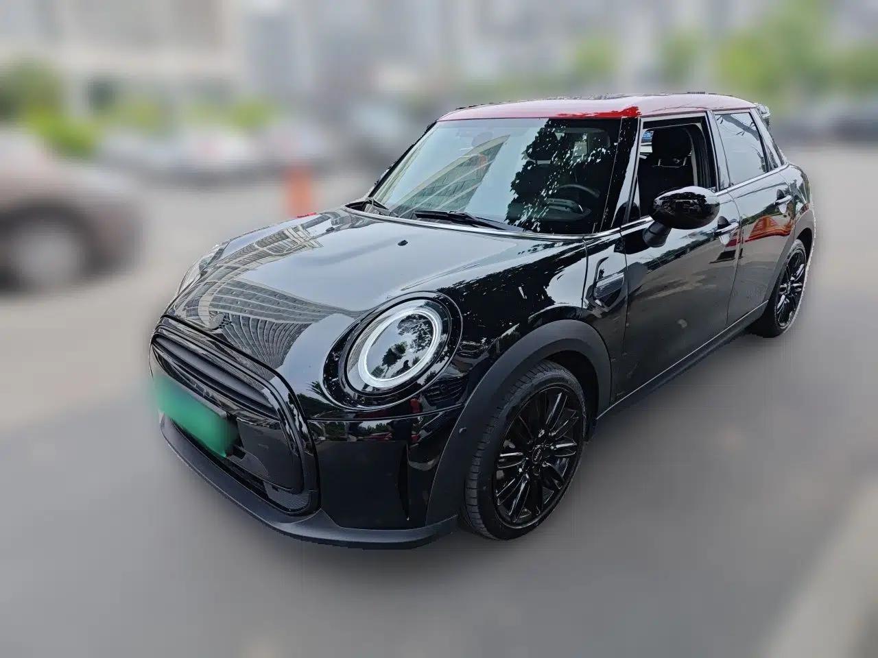 MINI 2022 Updated 1.5T COOPER Classic Edition Five-Door Version — миниатюра 1