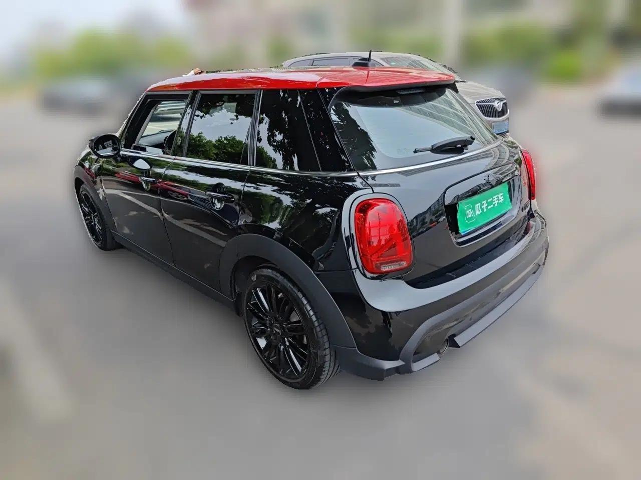 MINI 2022 Updated 1.5T COOPER Classic Edition Five-Door Version — миниатюра 4
