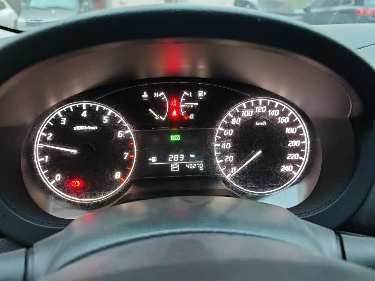 Nissan Tiida 2016 1.6L CVT Cool Dynamic Edition — миниатюра 11