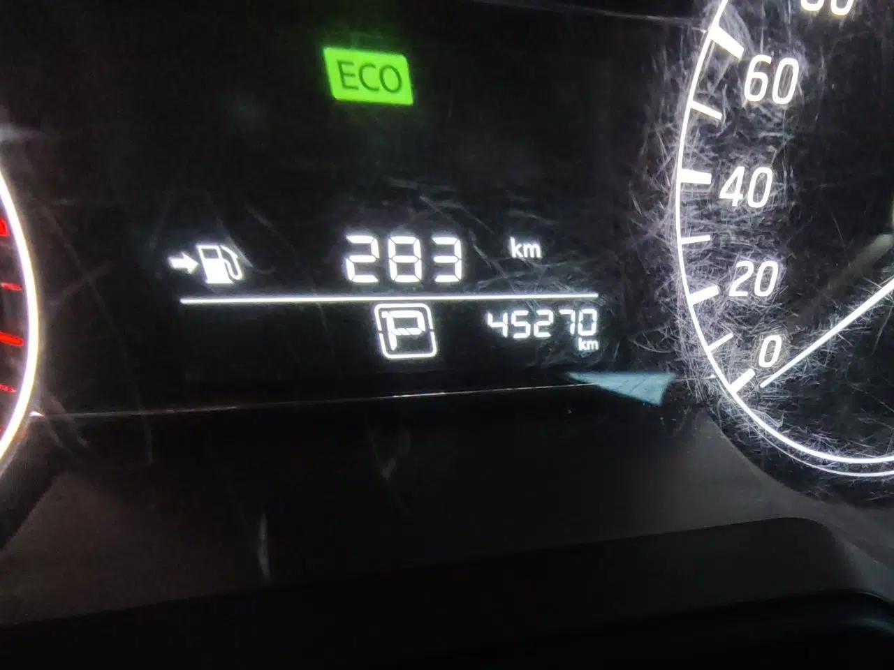 Nissan Tiida 2016 1.6L CVT Cool Dynamic Edition — миниатюра 12