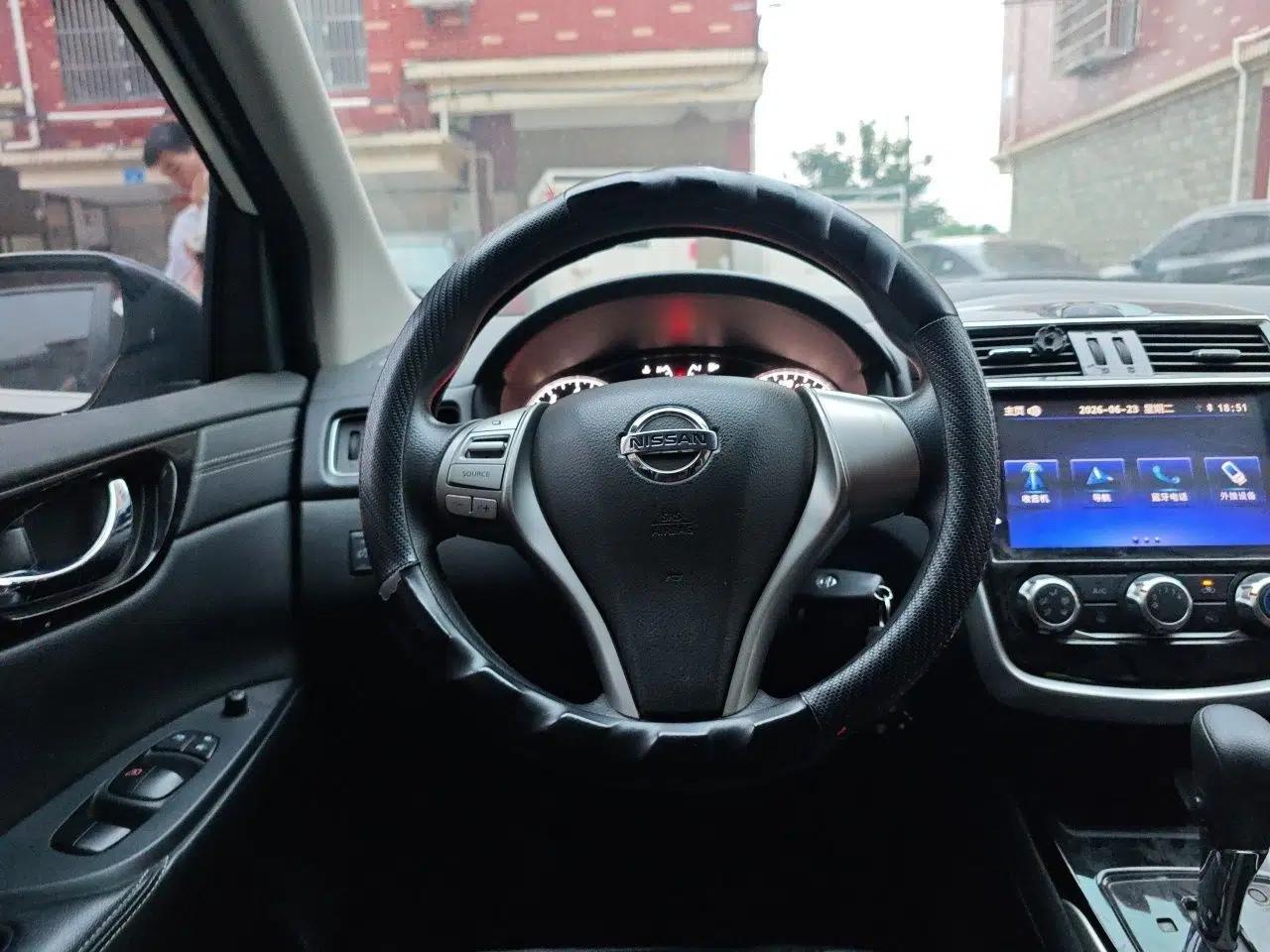 Nissan Tiida 2016 1.6L CVT Cool Dynamic Edition — миниатюра 10