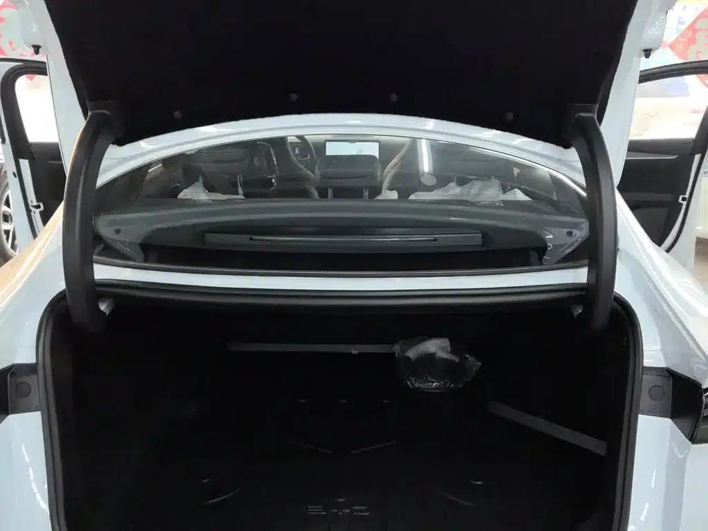Seal 06 2025 DM-i Intelligent Driving Edition 80KM Luxury Model — миниатюра 17