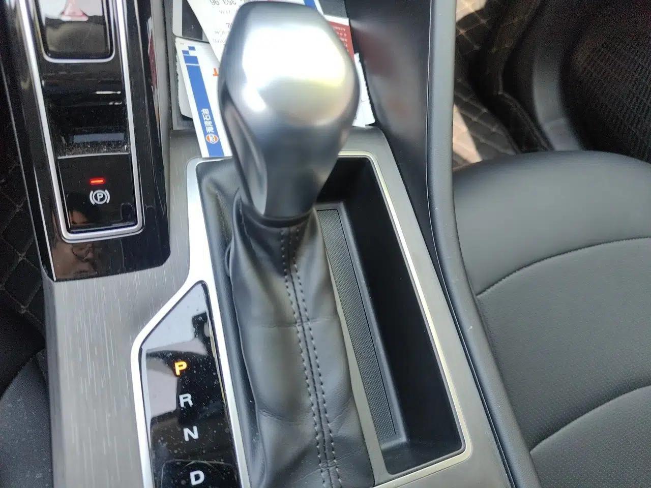 Roewe i5 2023 1.5L CVT Luxury Edition — миниатюра 13