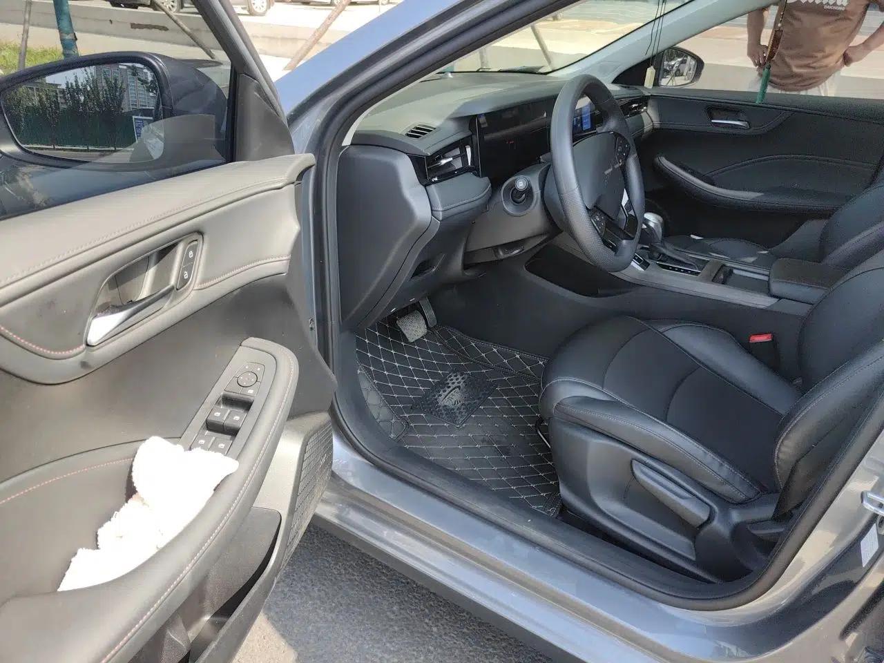 Roewe i5 2023 1.5L CVT Luxury Edition — миниатюра 19