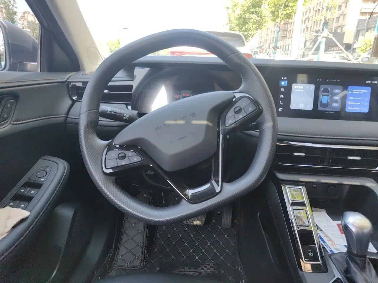 Roewe i5 2023 1.5L CVT Luxury Edition — миниатюра 9