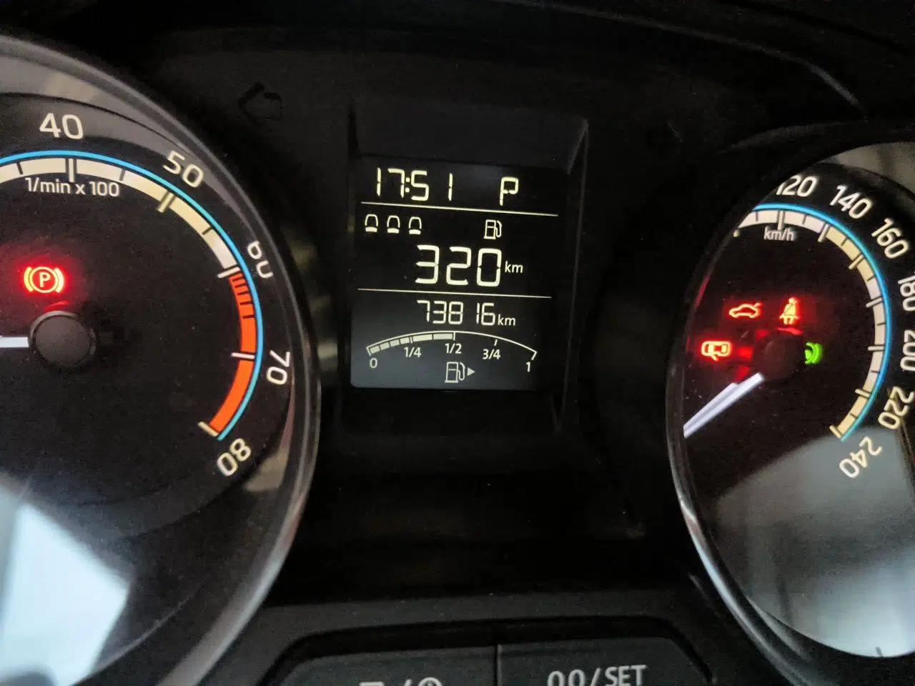 Skoda Kamiq 2020 1.5L Automatic Comfort Edition — миниатюра 12