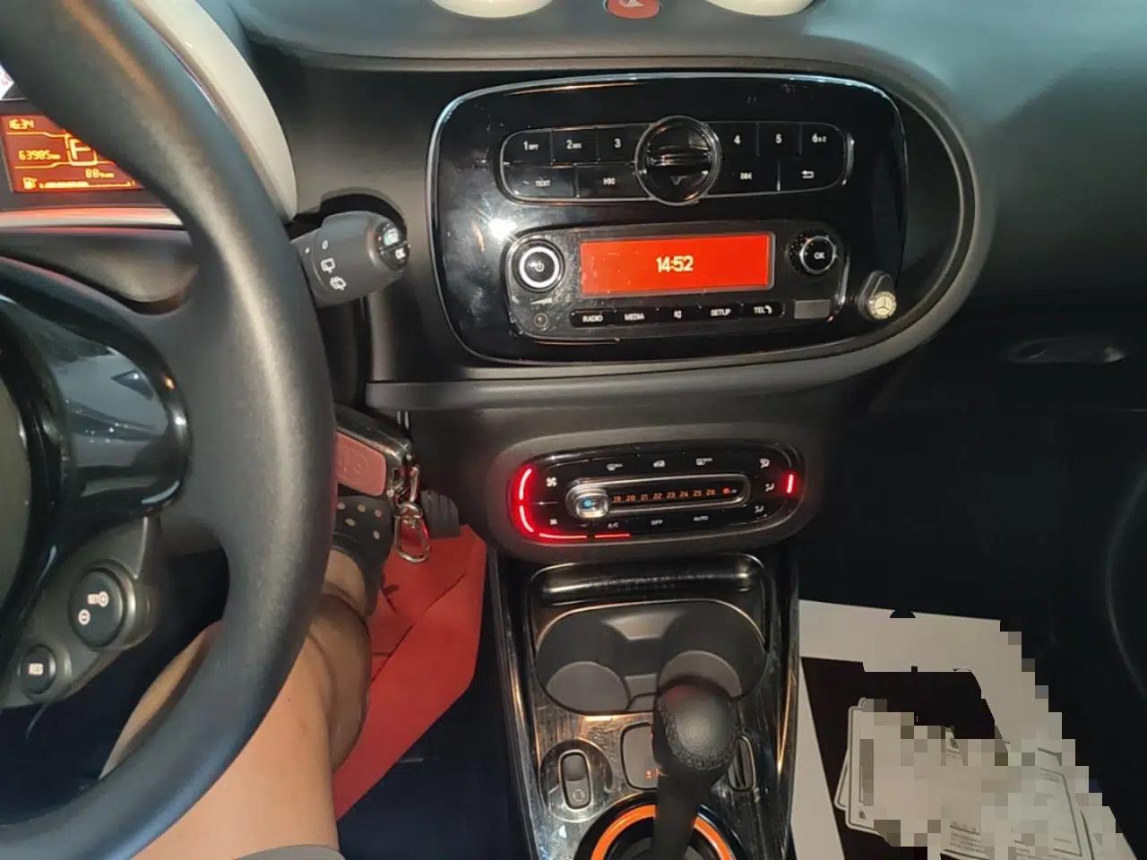 smart fortwo 2018 1.0L 52kW Hardtop Dynamic Version China V — миниатюра 15