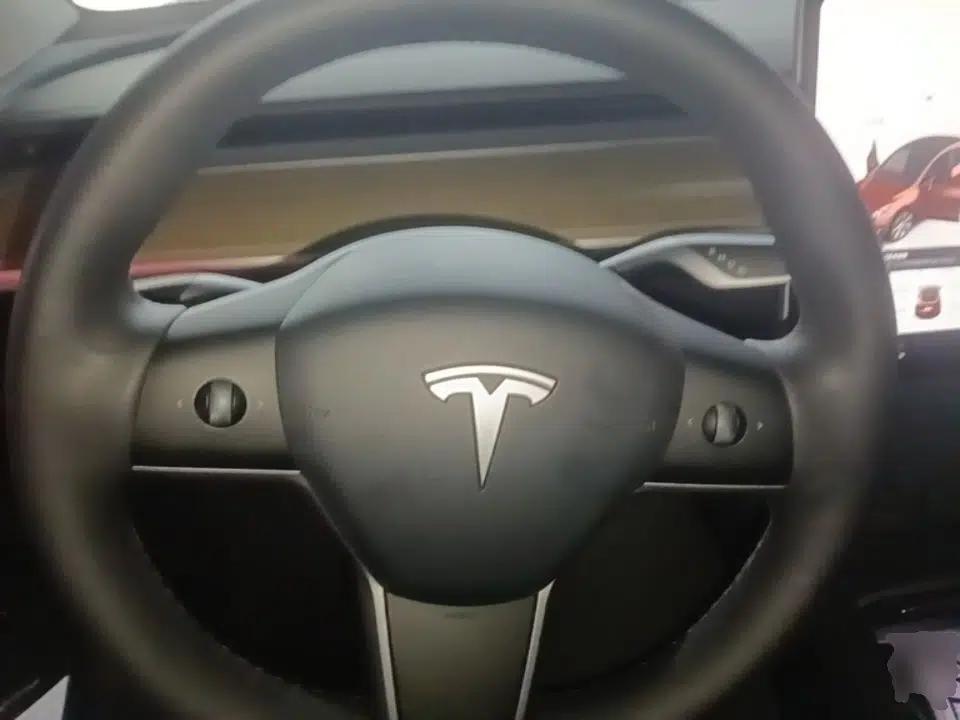 Tesla Model Y 2022 Revised Version Rear-Wheel Drive — миниатюра 13