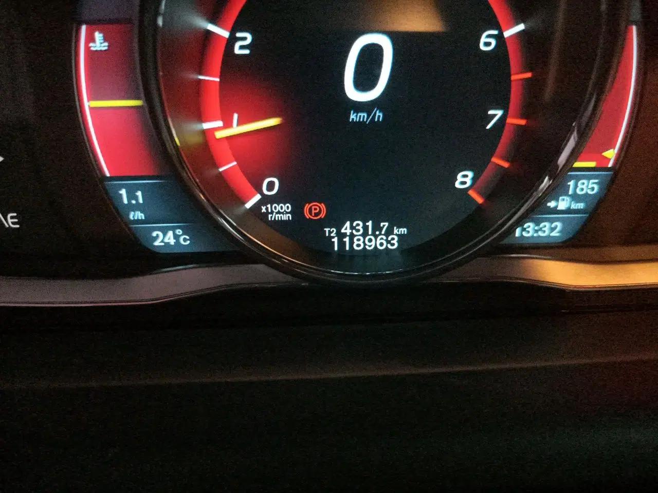 Volvo XC60 2015 T5 Smart Upgrade Model — миниатюра 12