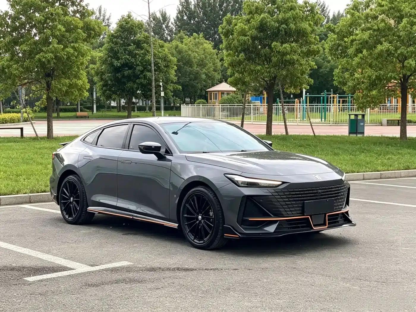 Changan UNI-V 2022 1.5T Sport Edition — миниатюра 4