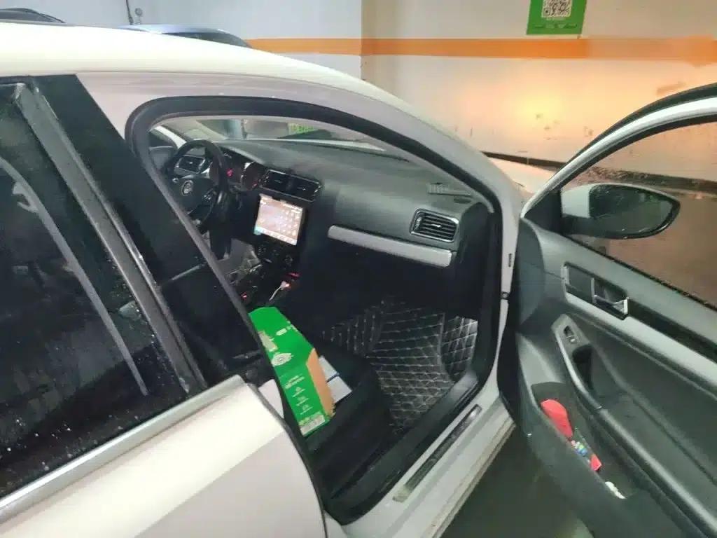 2017 Volkswagen Sagitar 230TSI Automatic Comfort Edition — миниатюра 20