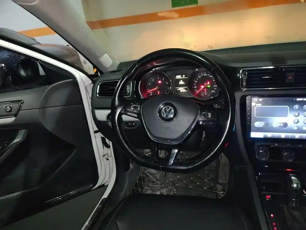 2017 Volkswagen Sagitar 230TSI Automatic Comfort Edition — миниатюра 3