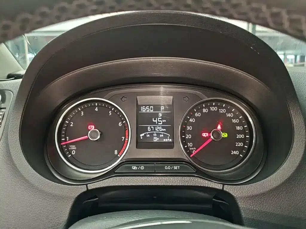 2016 Polo 1.6L Automatic Comfort Model — миниатюра 12