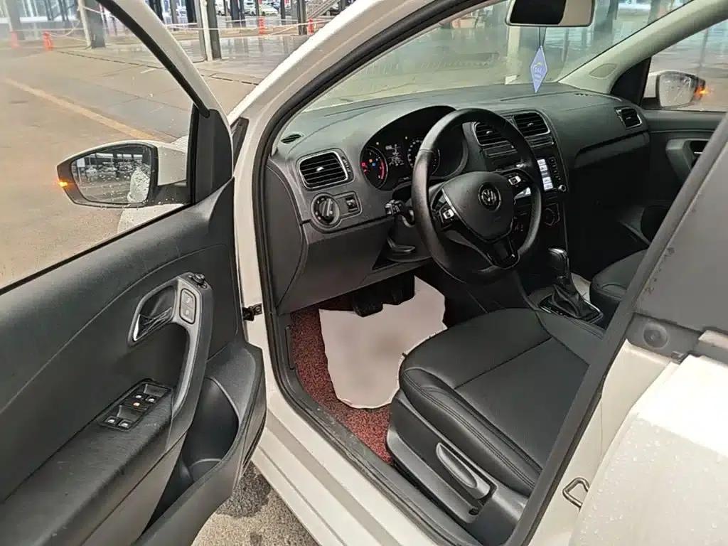 2016 Polo 1.6L Automatic Comfort Model — миниатюра 16