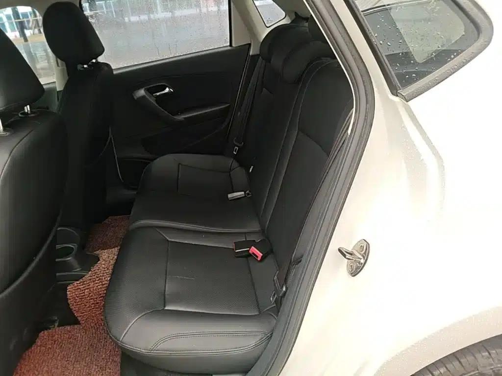 2016 Polo 1.6L Automatic Comfort Model — миниатюра 17