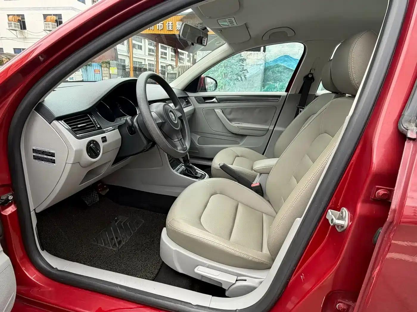 2013 Volkswagen Bora 1.6L Automatic Fashion Edition — миниатюра 5