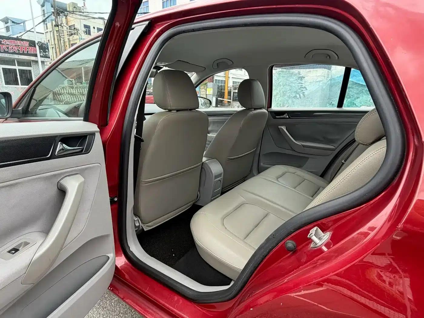 2013 Volkswagen Bora 1.6L Automatic Fashion Edition — миниатюра 6
