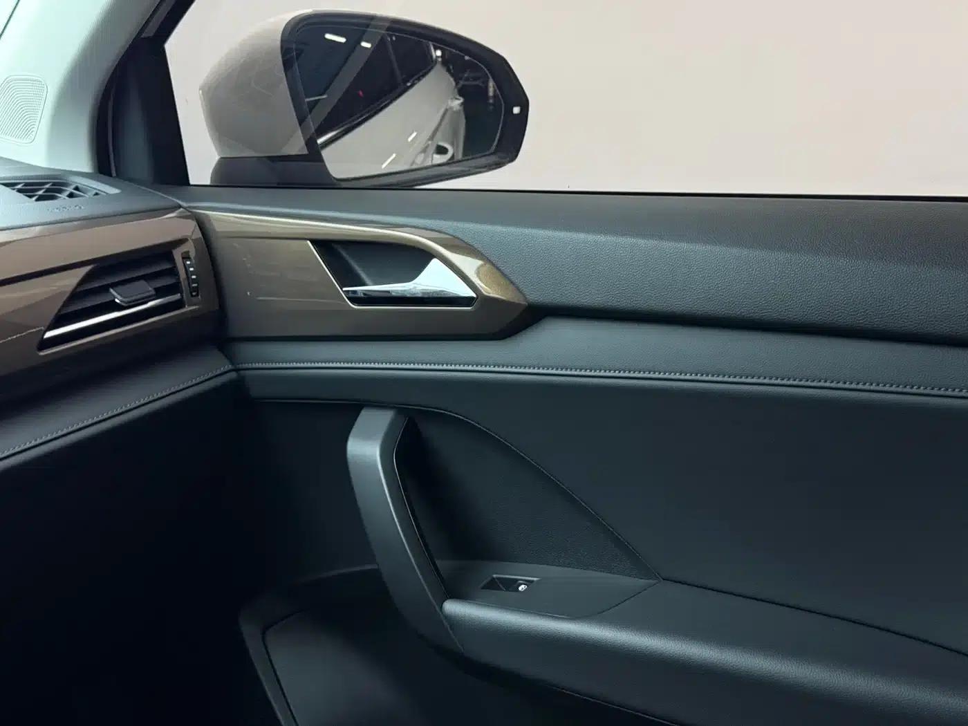 Tharu 2021 280TSI 2WD Luxury Edition — миниатюра 18