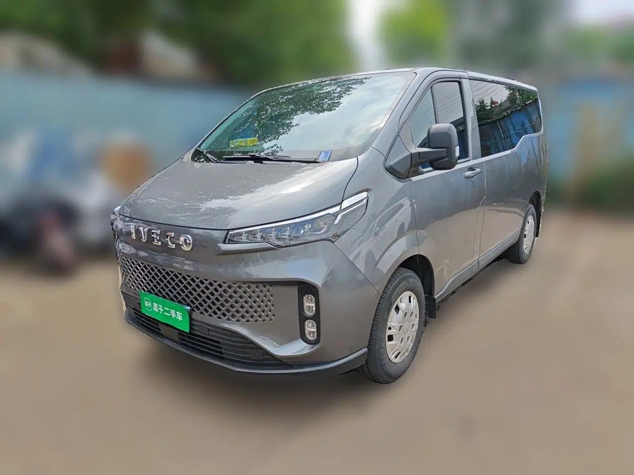 Iveco Fidato 2023 C30 Passenger Van 2.0T 93kW Manual Transmission Xingtu Edition Low Roof — миниатюра 1