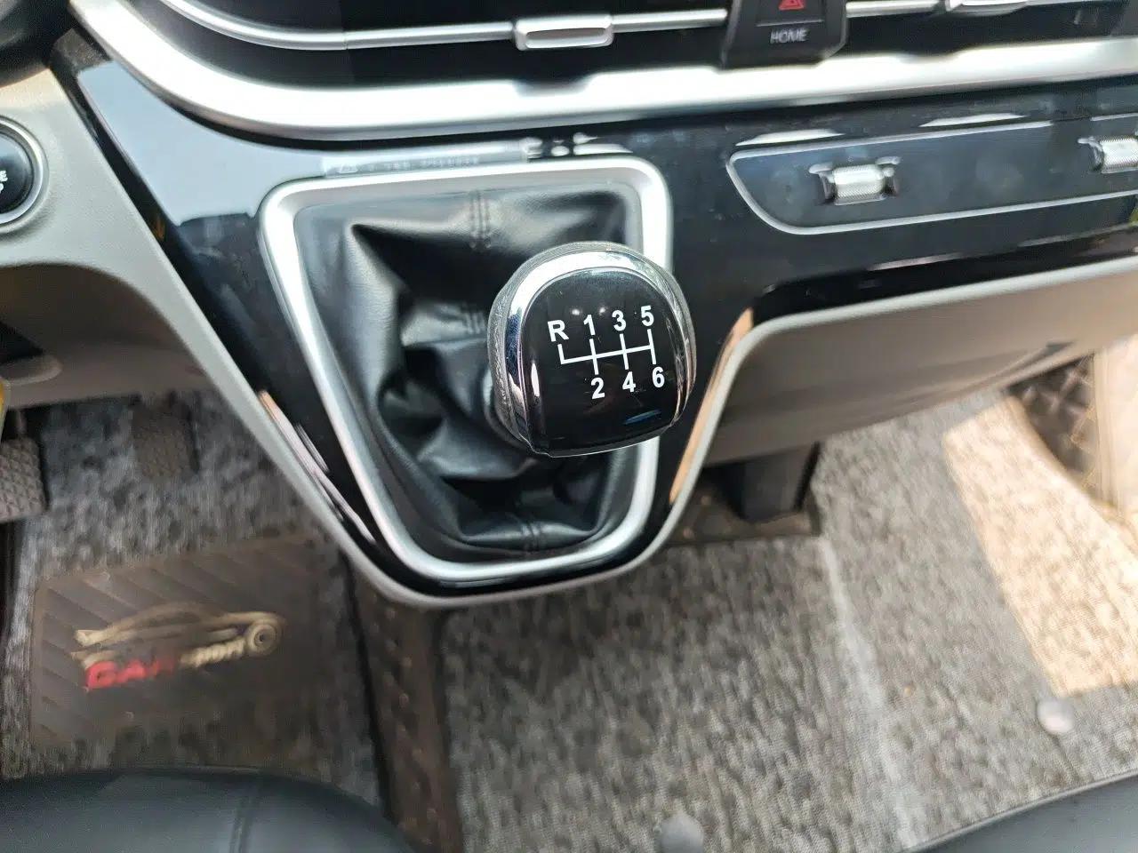 Iveco Fidato 2023 C30 Passenger Van 2.0T 93kW Manual Transmission Xingtu Edition Low Roof — миниатюра 14