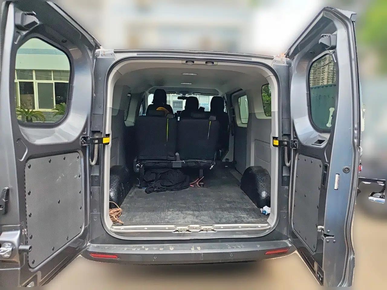 Iveco Fidato 2023 C30 Passenger Van 2.0T 93kW Manual Transmission Xingtu Edition Low Roof — миниатюра 19